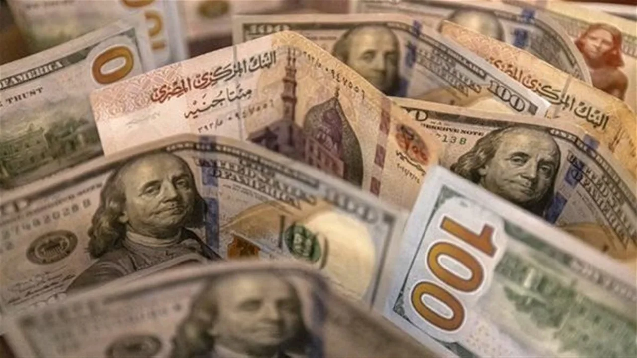 تحديثات الصرف.. تذبذب أسعار الدولار والعملات الأجنبية مقابل الجنيه في البنوك المصرية